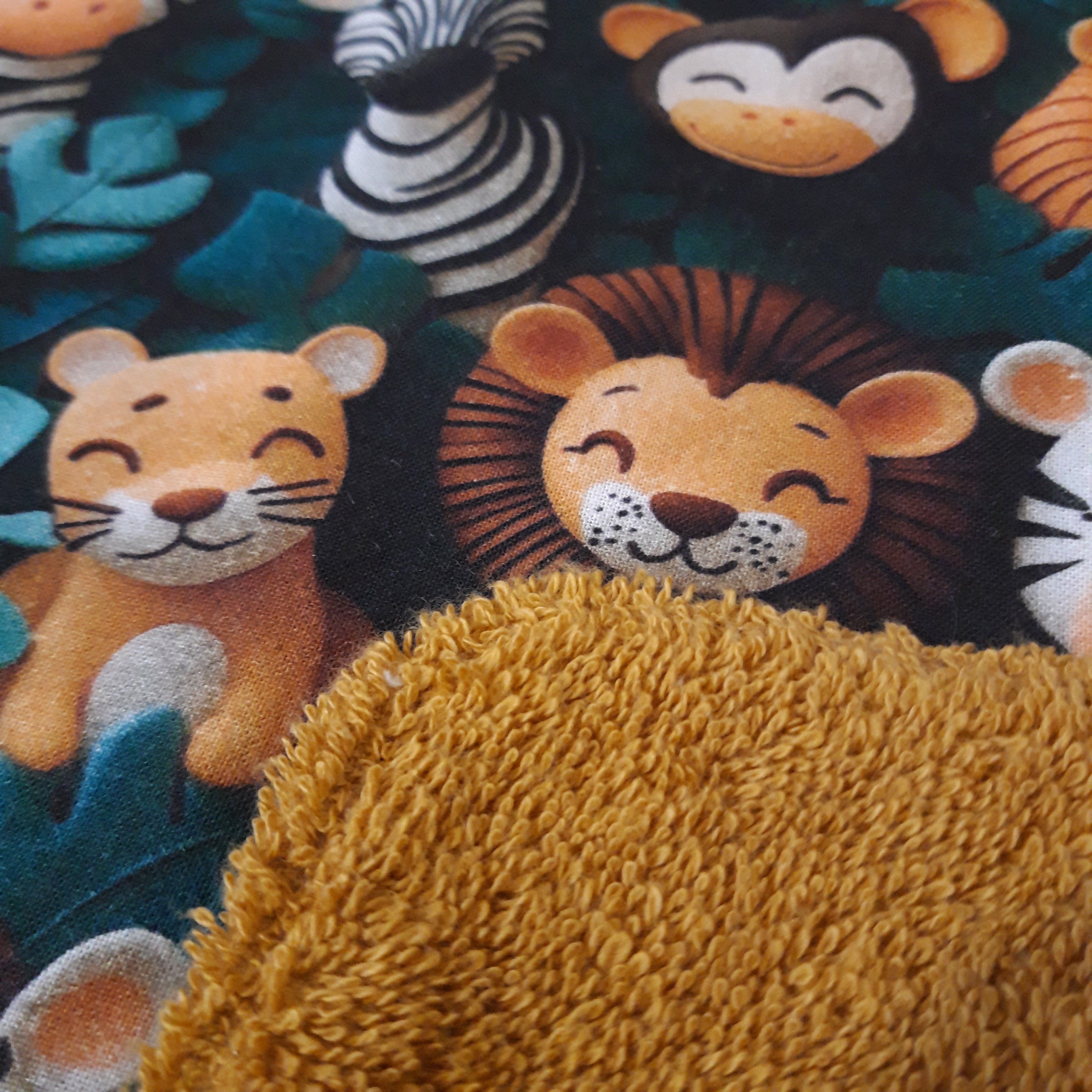 Bavoir élastique lion, zèbre et singe