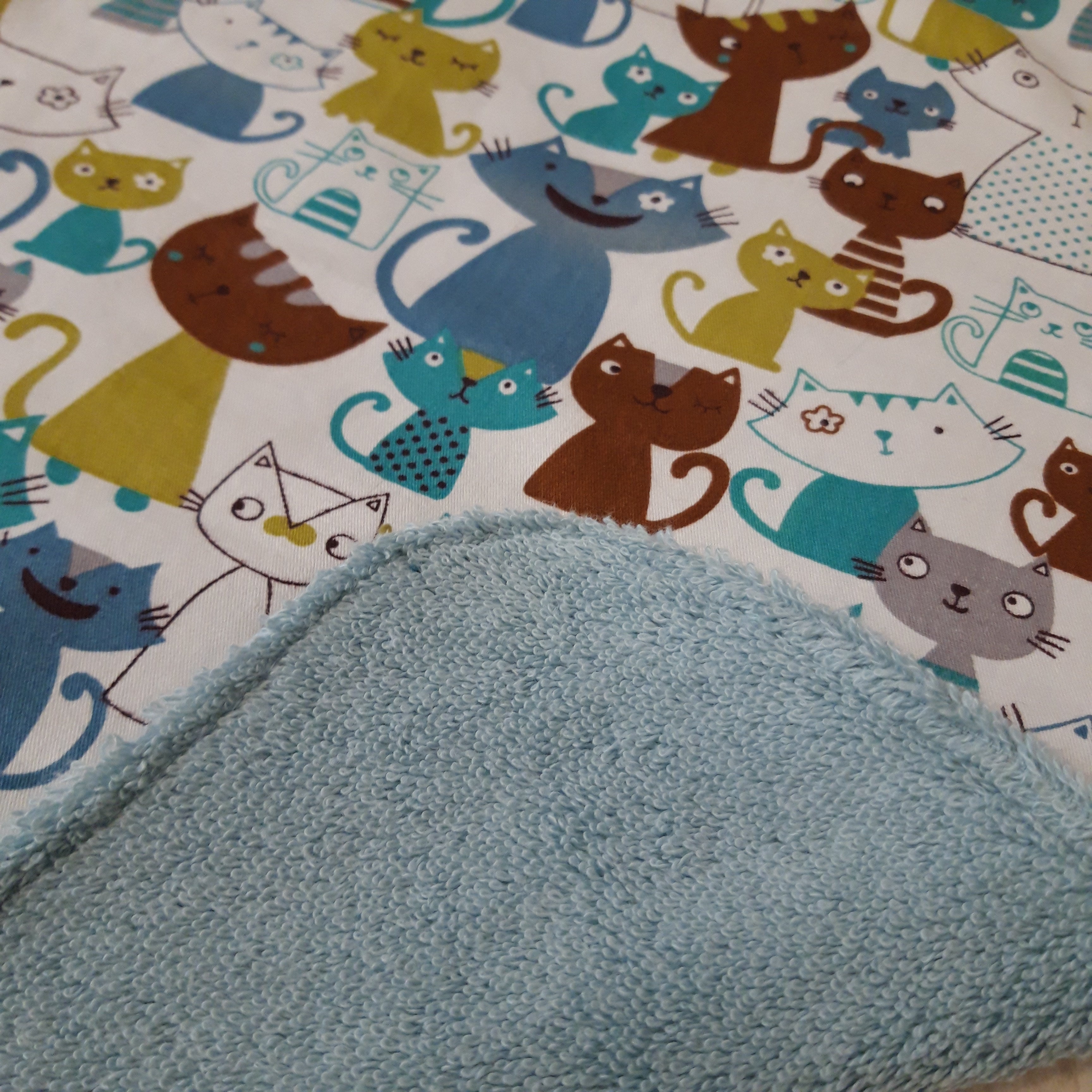 Bavoir élastique chat