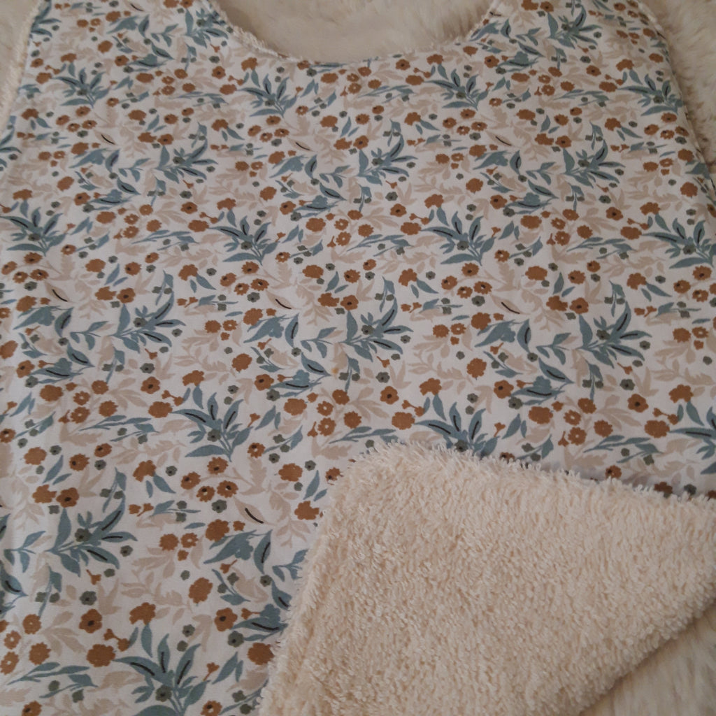 Bavoir élastique fleurs beiges et bleues