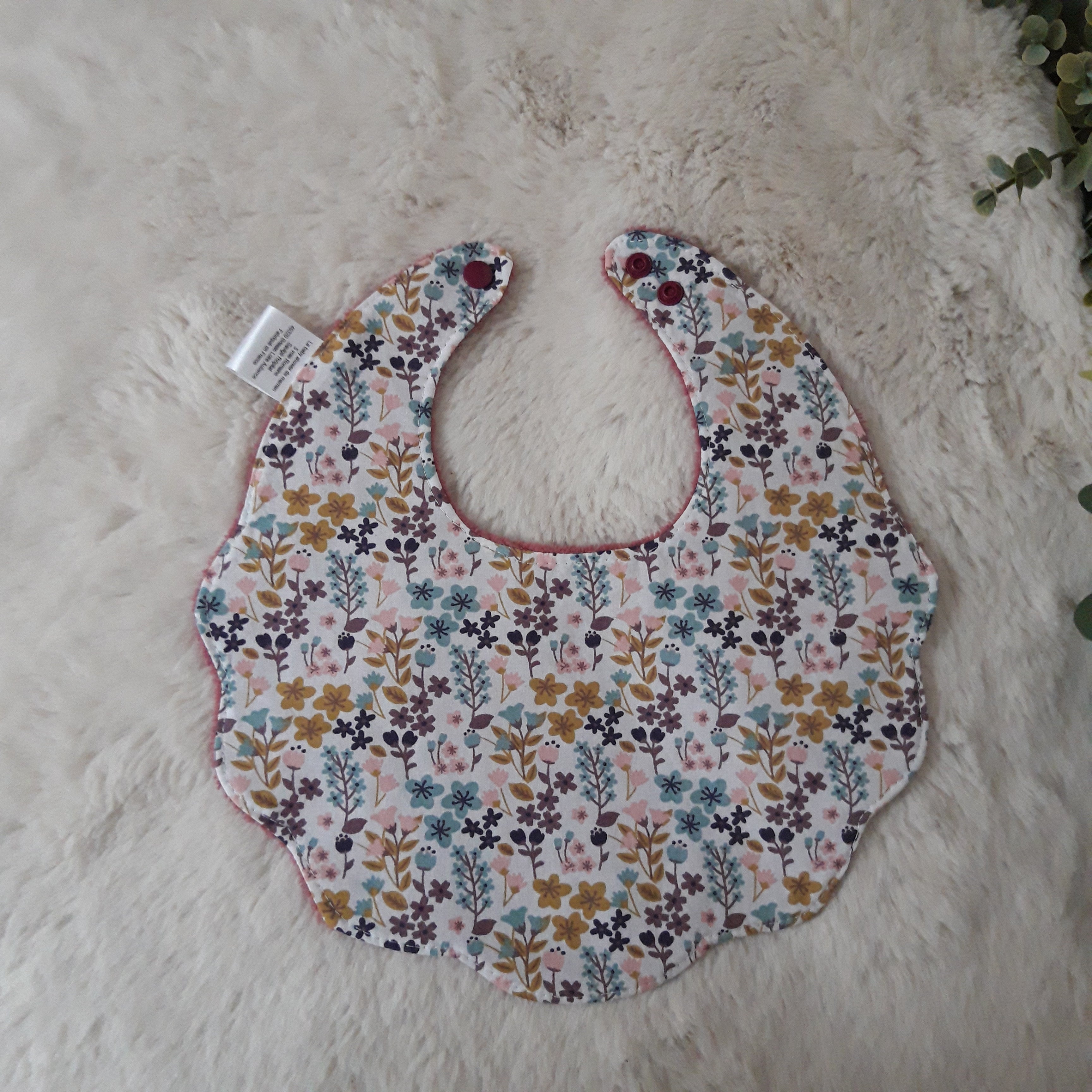 Bavoir fleur velours - fleurs violettes