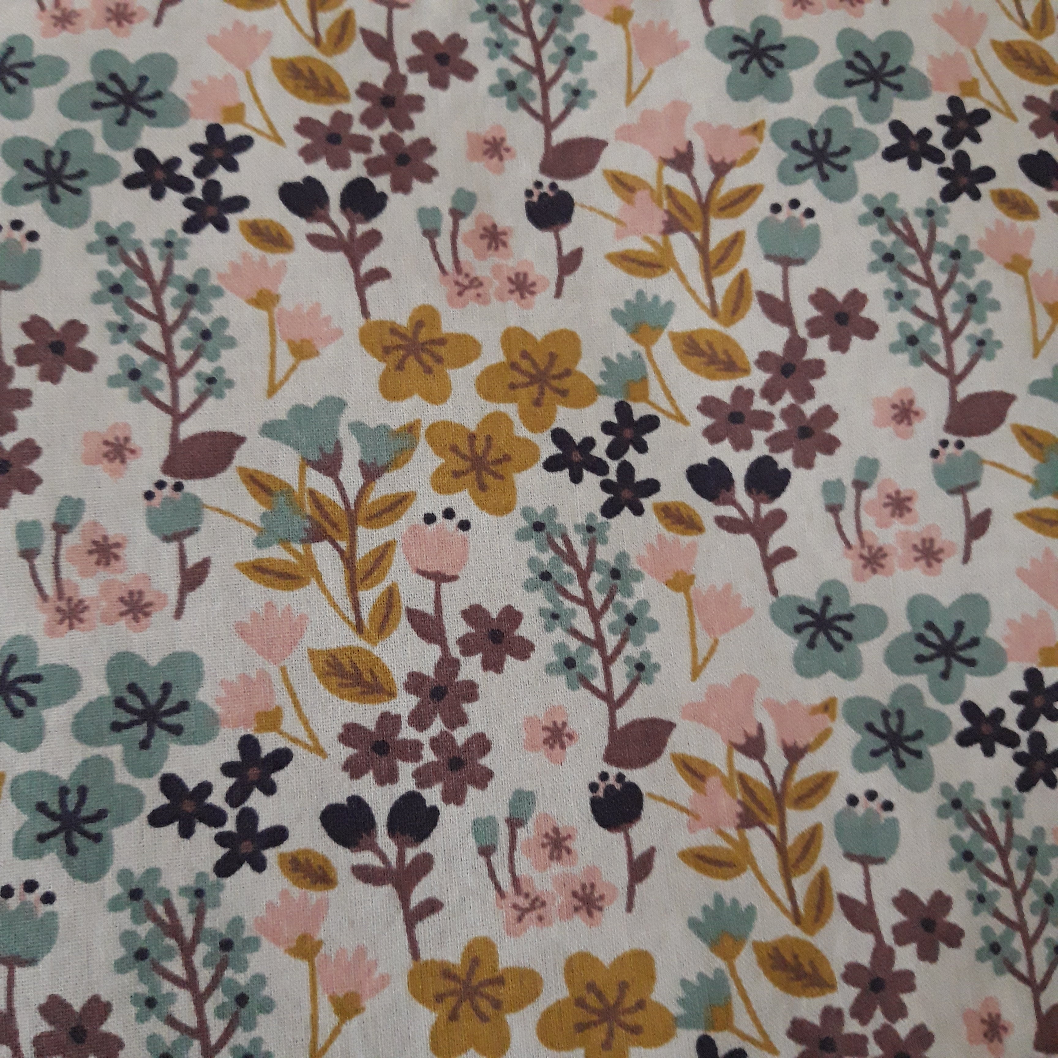 Bavoir fleur velours - fleurs violettes