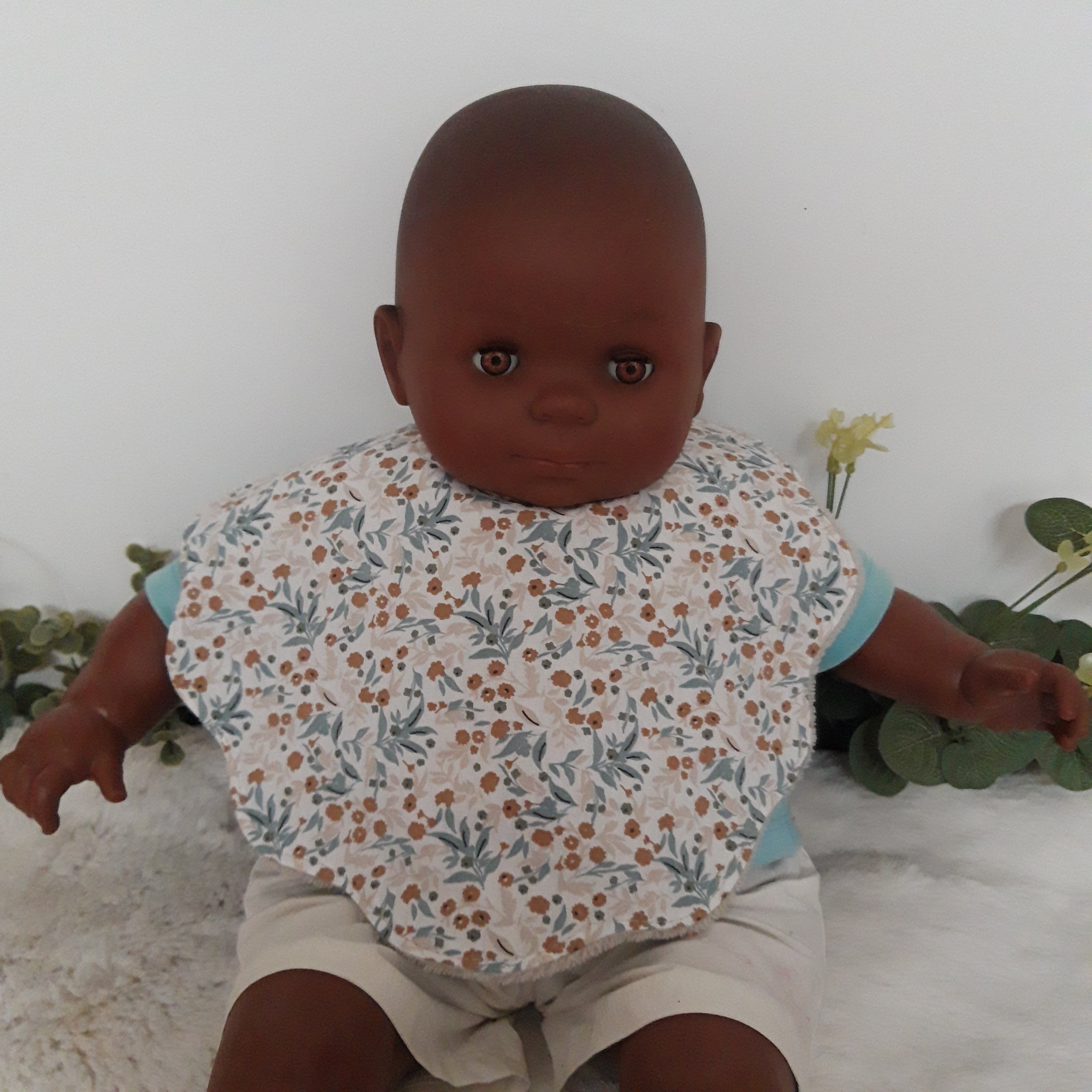 Bavoir fleur bambou - fleurs beiges et bleues