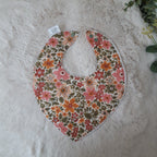 Bavoir bandana - fleurs dans la verdure