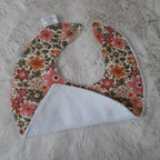 Bavoir bandana - fleurs dans la verdure