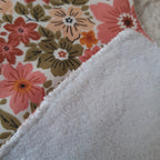 Bavoir bandana - fleurs dans la verdure