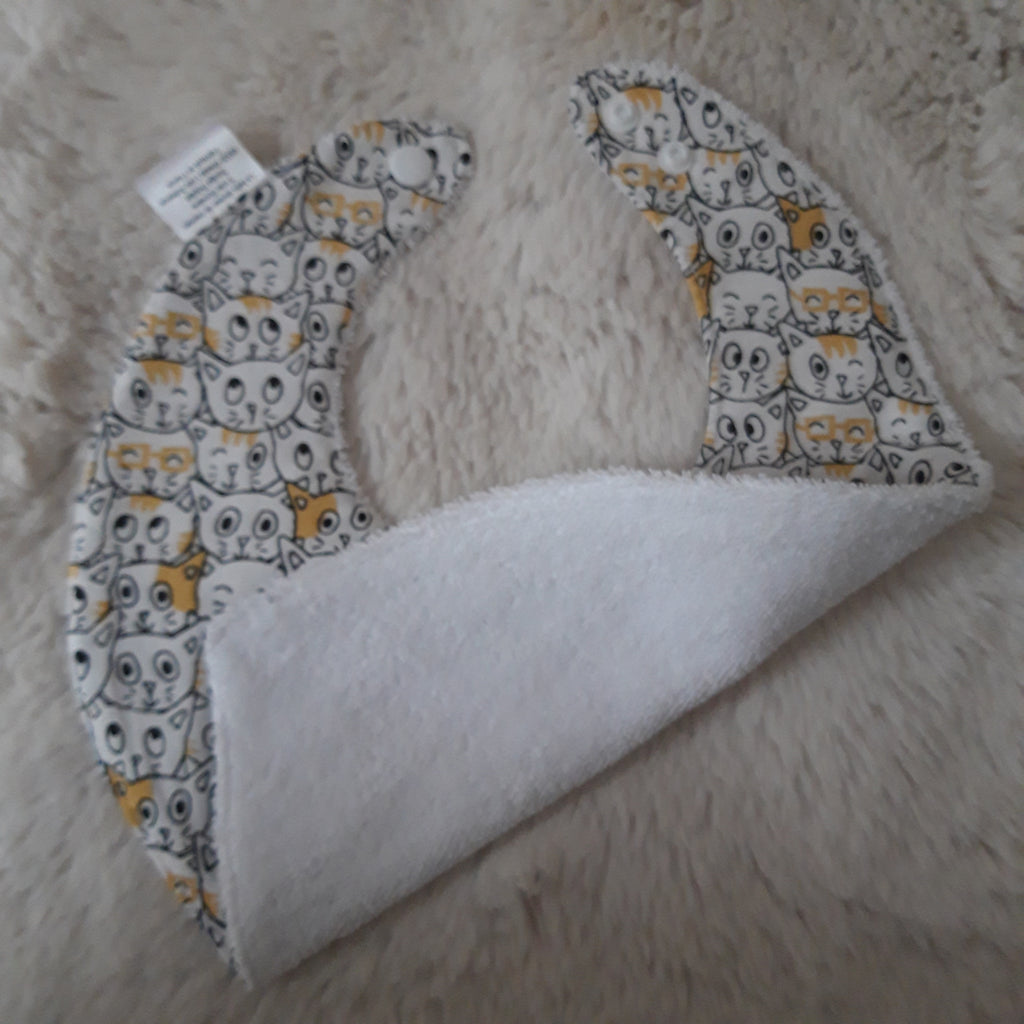 Bavoir bandana - Chats blancs et jaunes