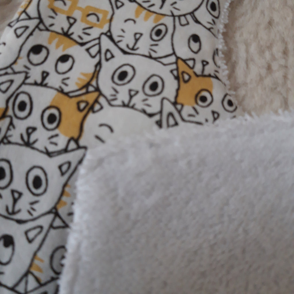 Bavoir bandana - Chats blancs et jaunes