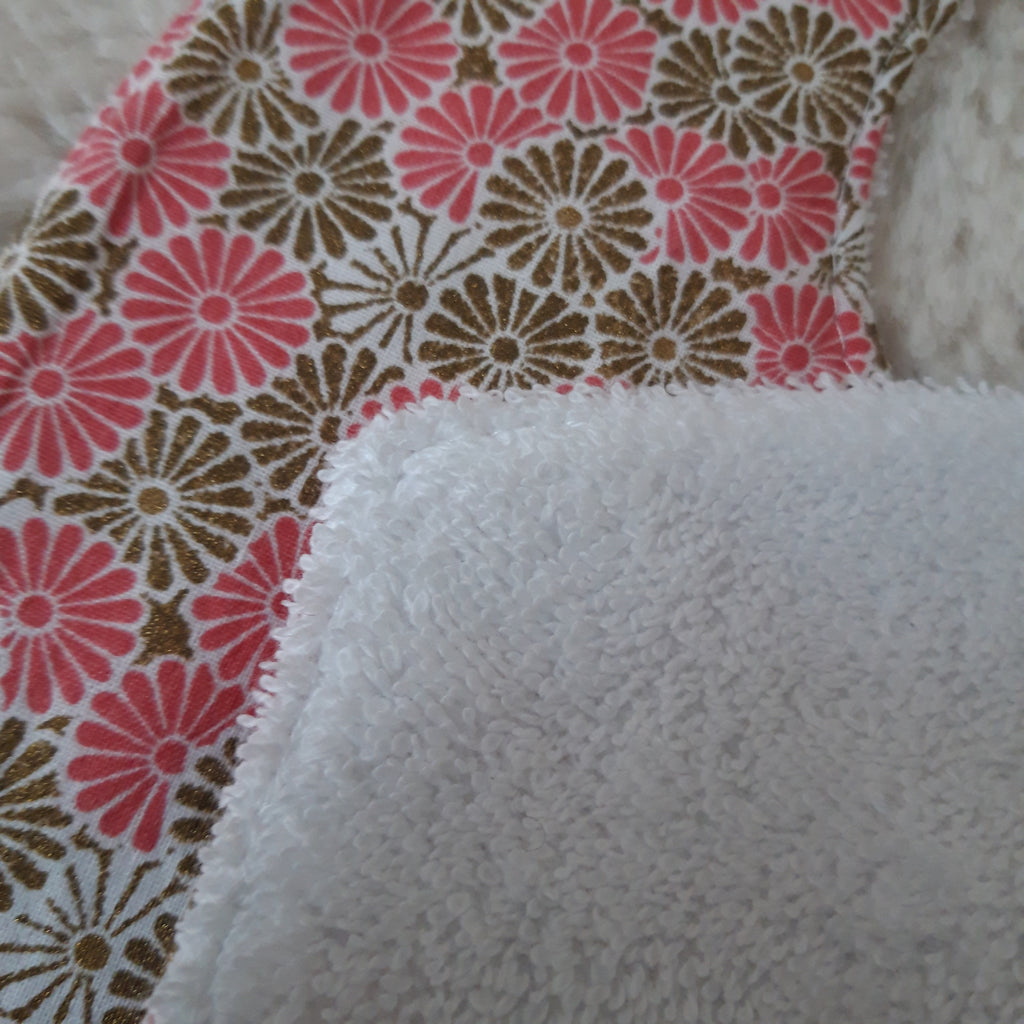 Bavoir bandana - Fleurs roses et dorées