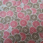 Bavoir bandana - Fleurs roses et dorées