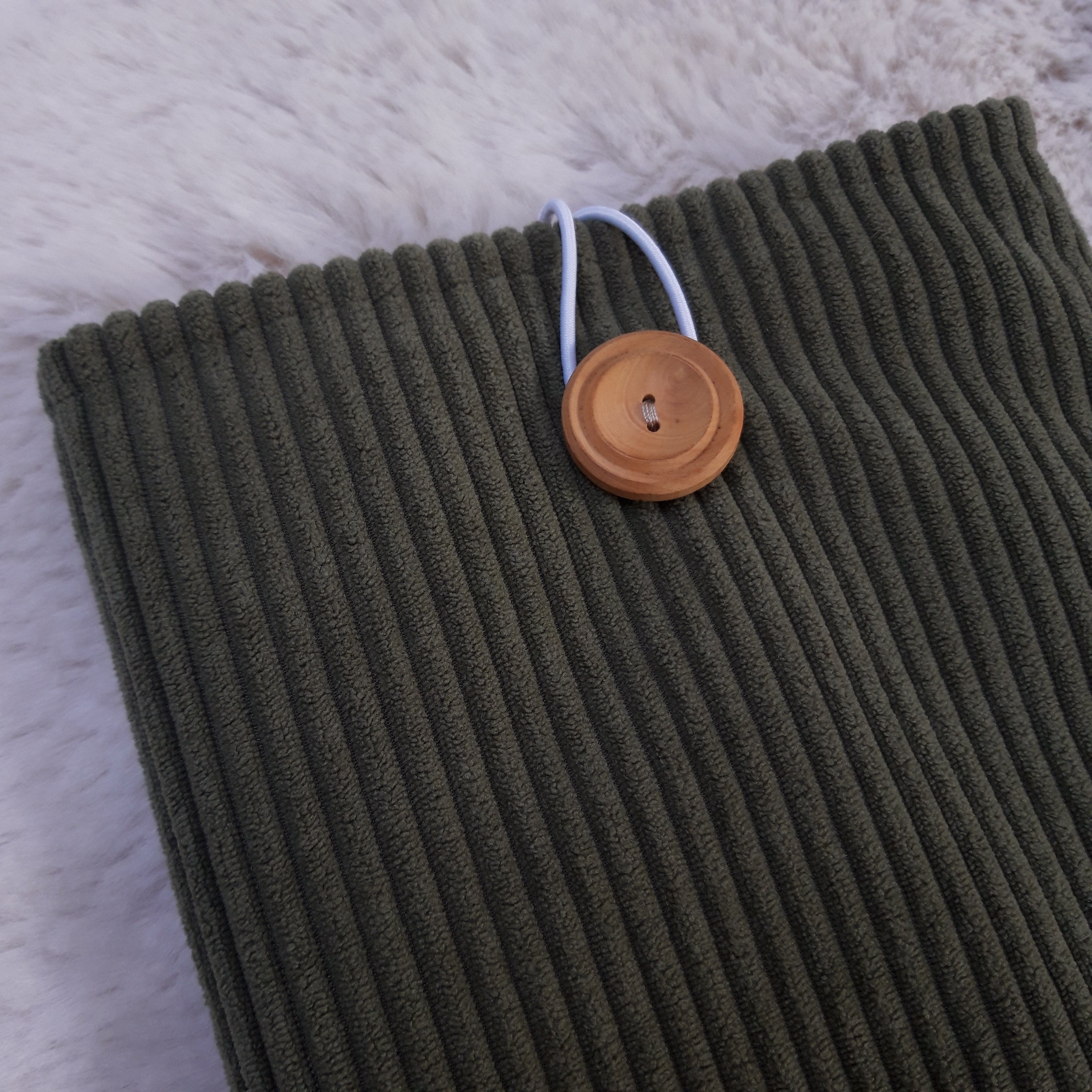 Pochette à livres velours vert olive et fleurs