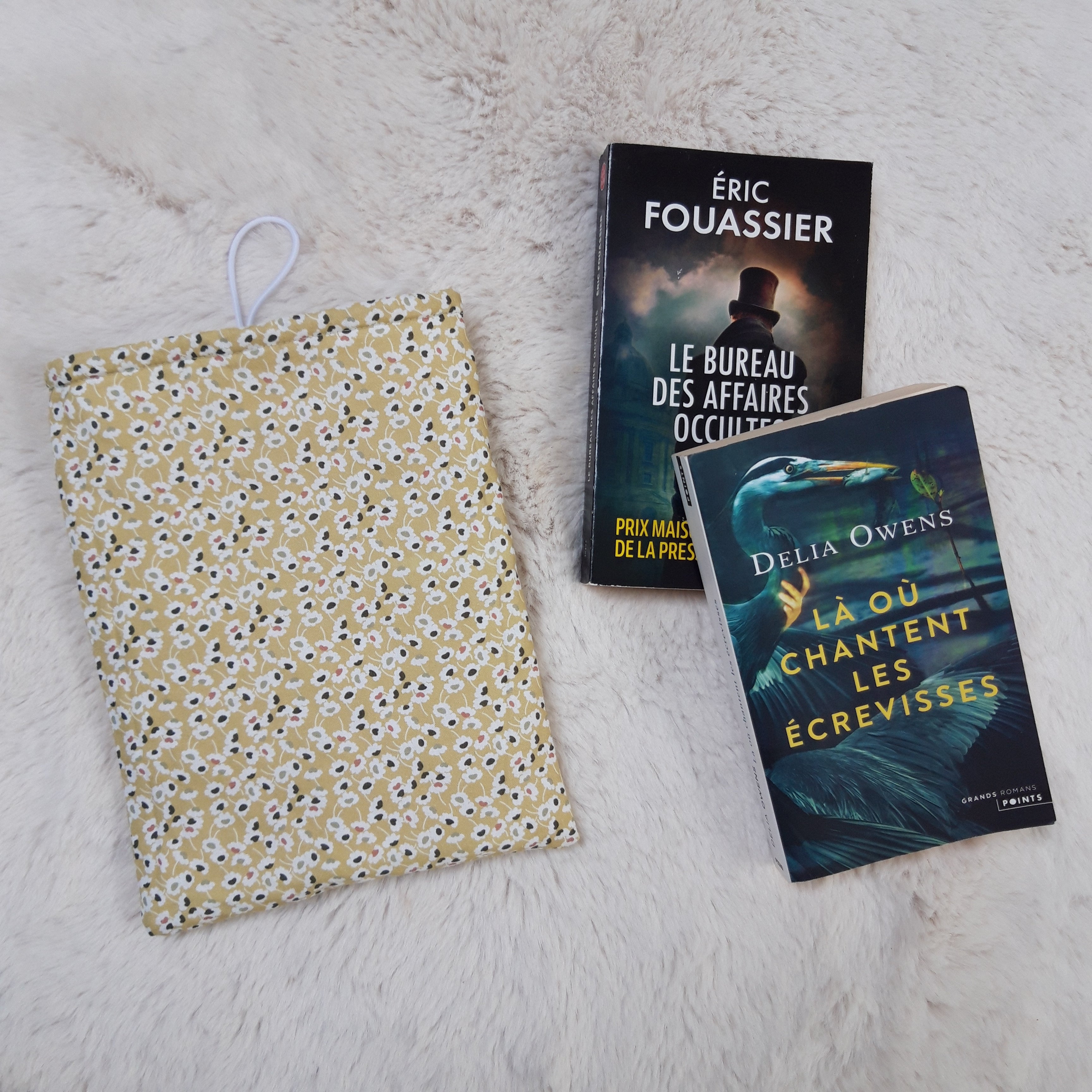 Pochette à livres blanc et fleurs vertes