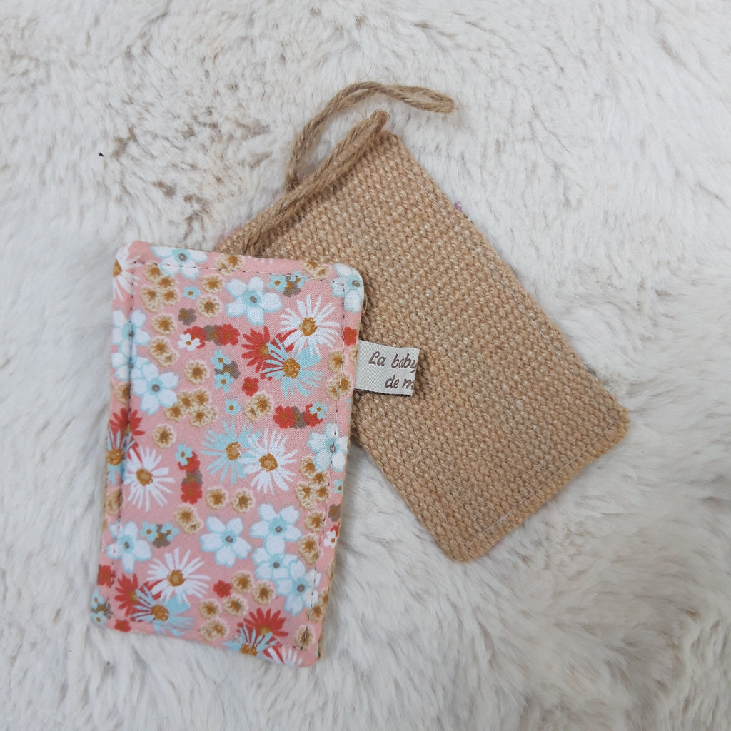 Eponge en toile de jute fleur rose