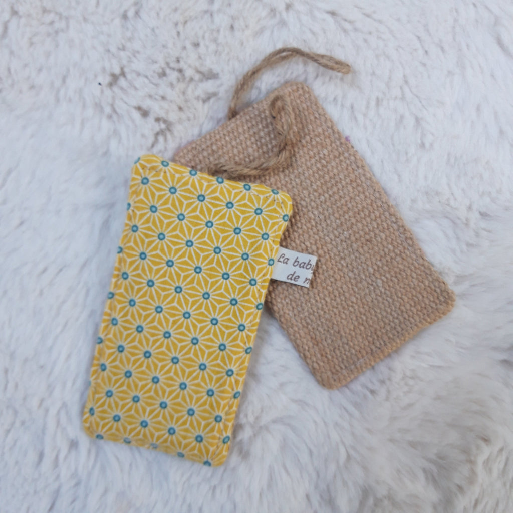 Eponge en toile de jute géométrique jaune et bleue