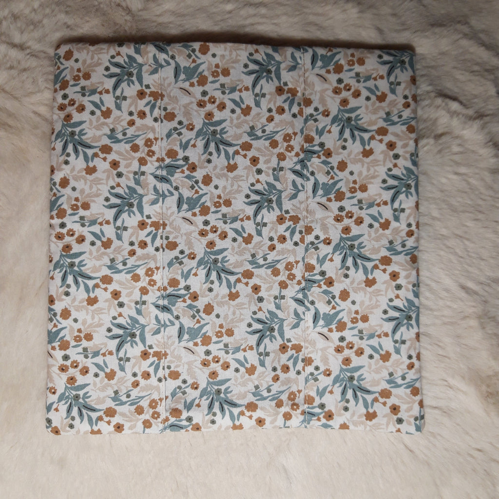 Protège livret de famille beige et fleuri