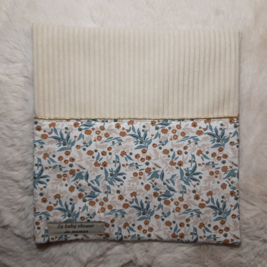 Protège livret de famille beige et fleuri