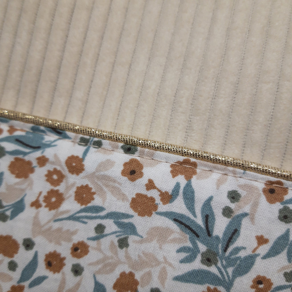 Protège livret de famille beige et fleuri