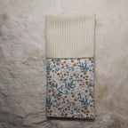 Protège livret de famille beige et fleuri