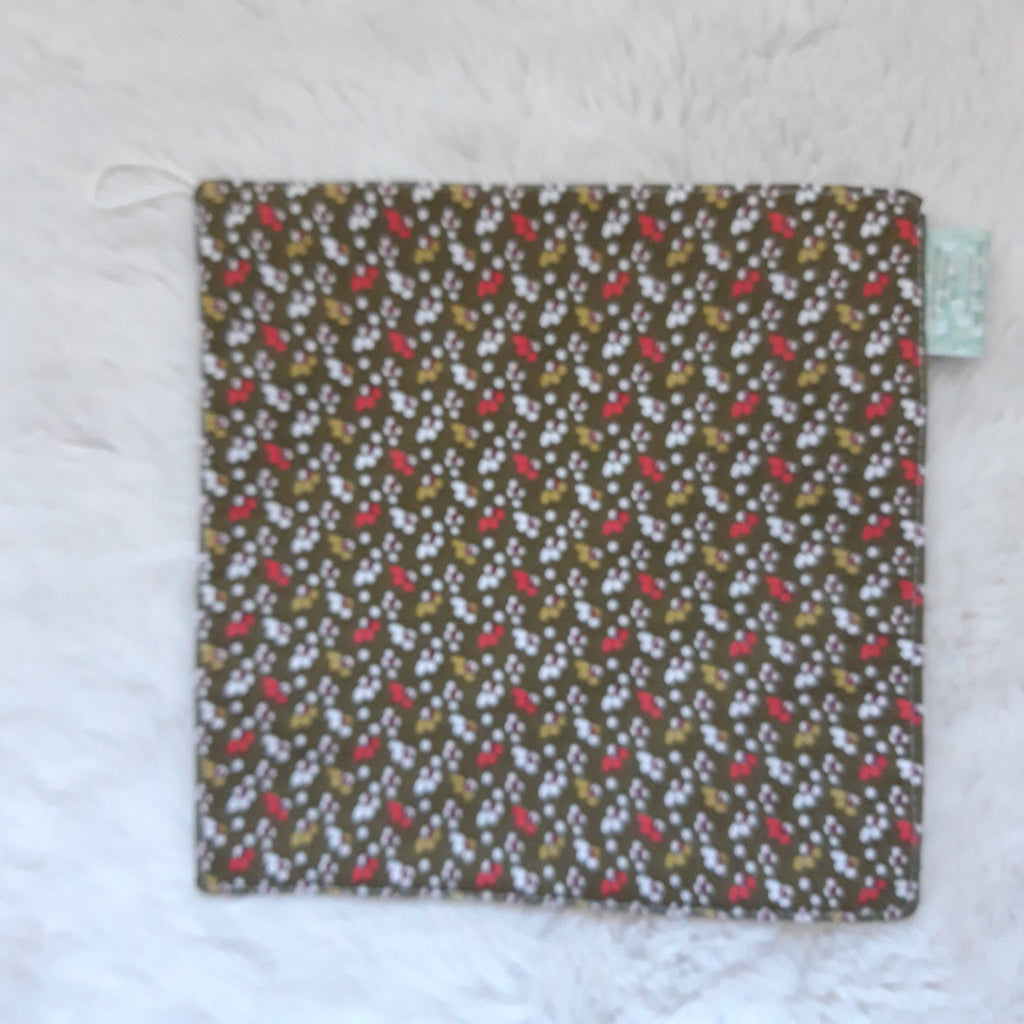 Essuie-tout avec lien vert avec petites fleurs