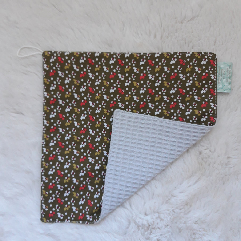 Essuie-tout avec lien vert avec petites fleurs