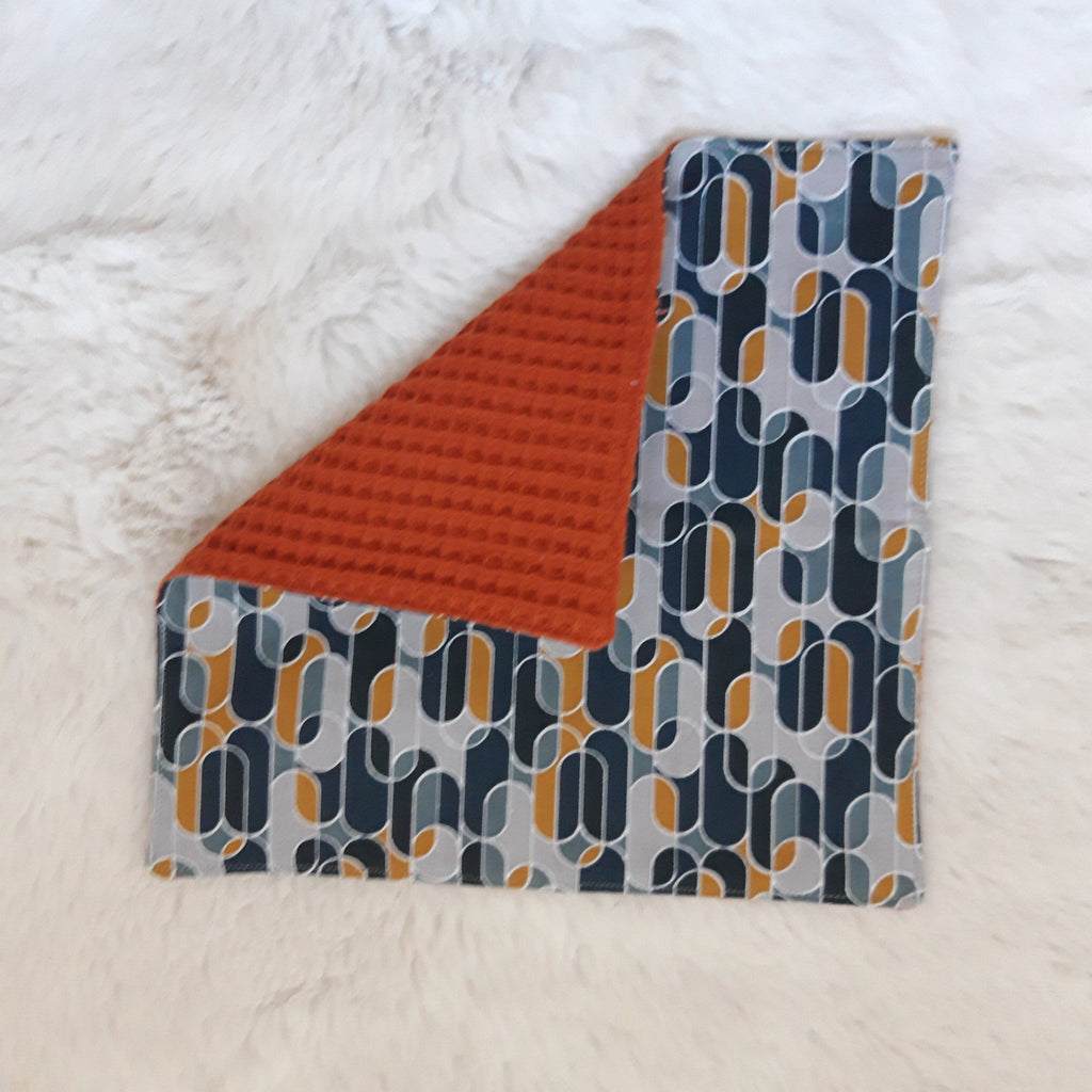 Essuie-tout géométrique bleu et moutarde