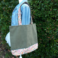 Sac cabas vert fleuri
