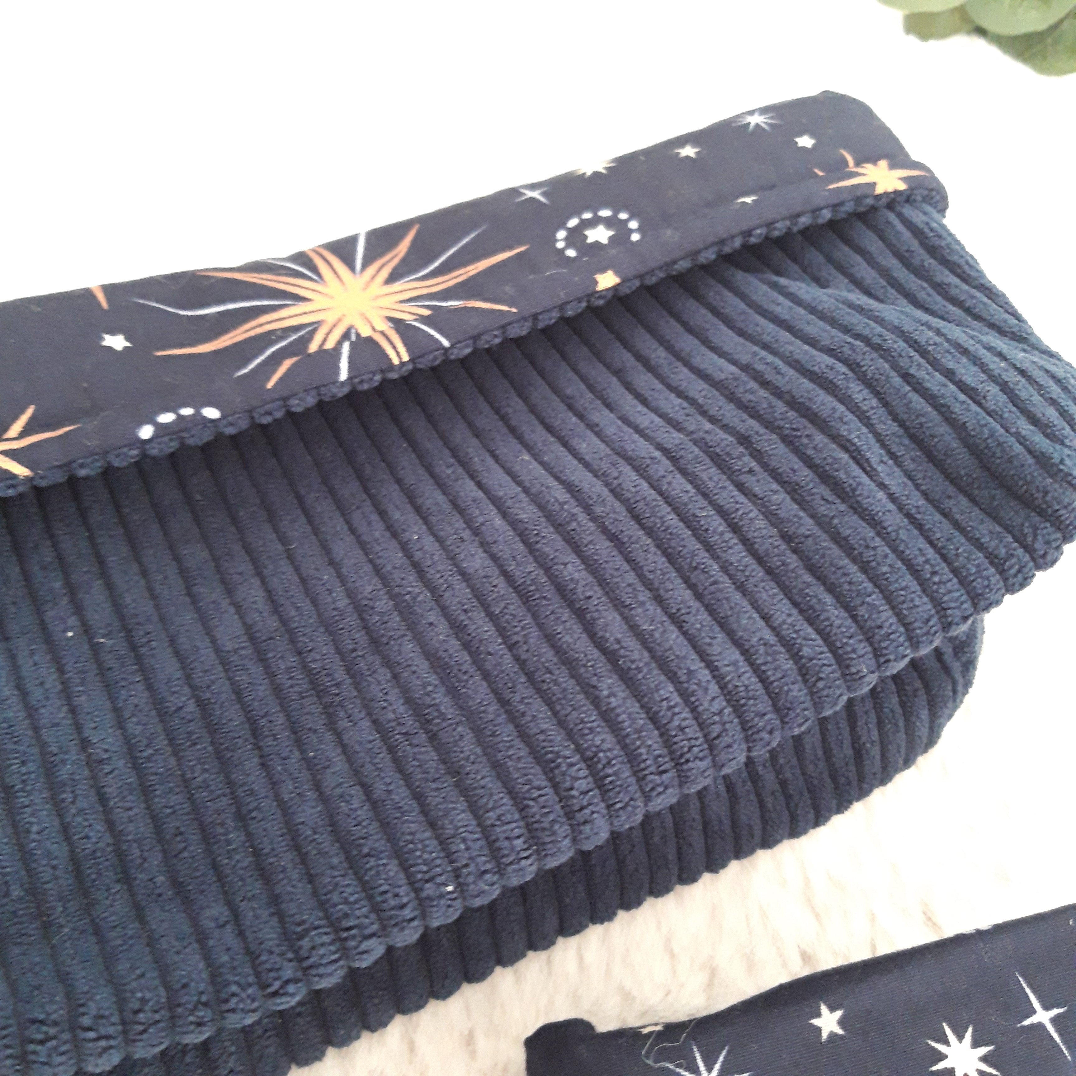 Panière bleue et dorée