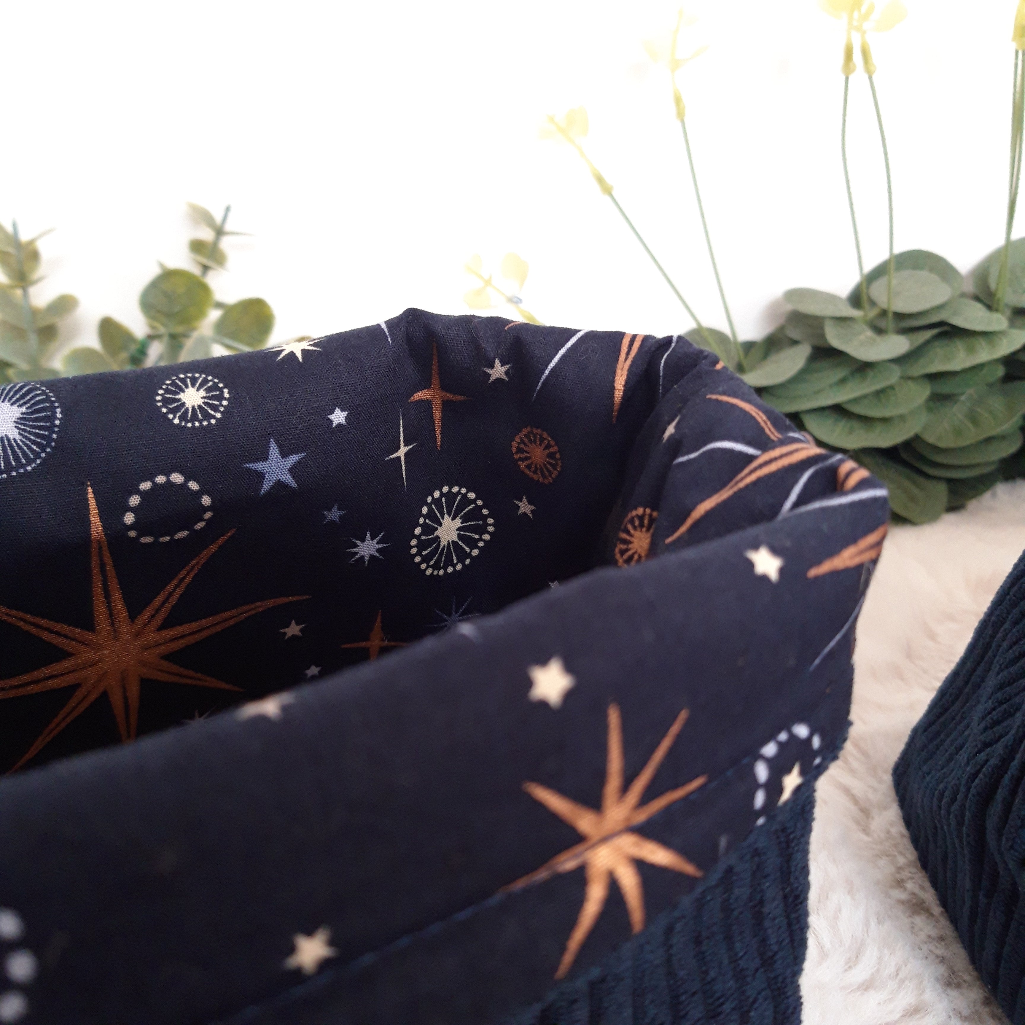 Panière bleue et dorée