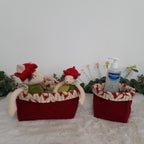 Panière rouge avec feuilles blanches