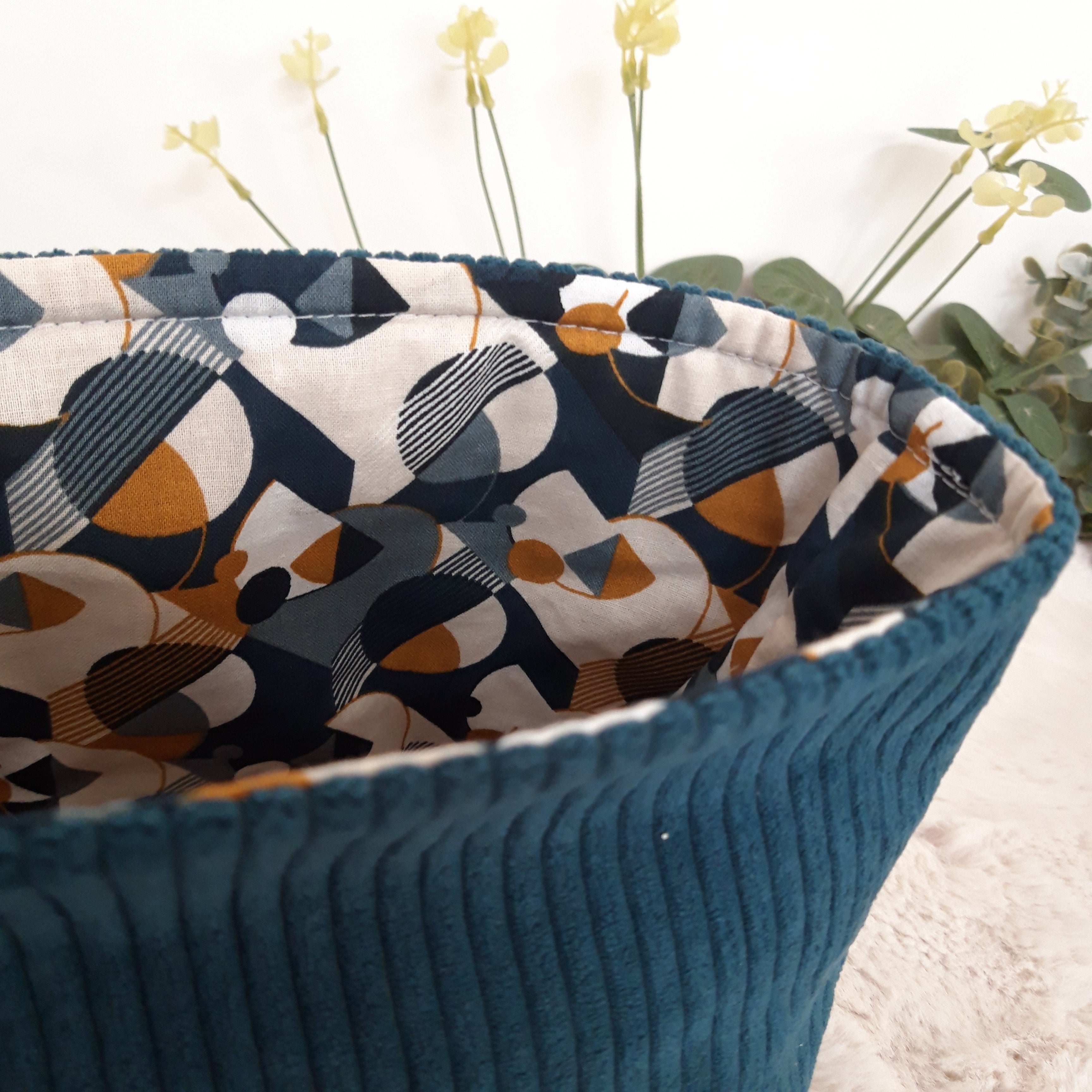 Panière bleu paon géométrique