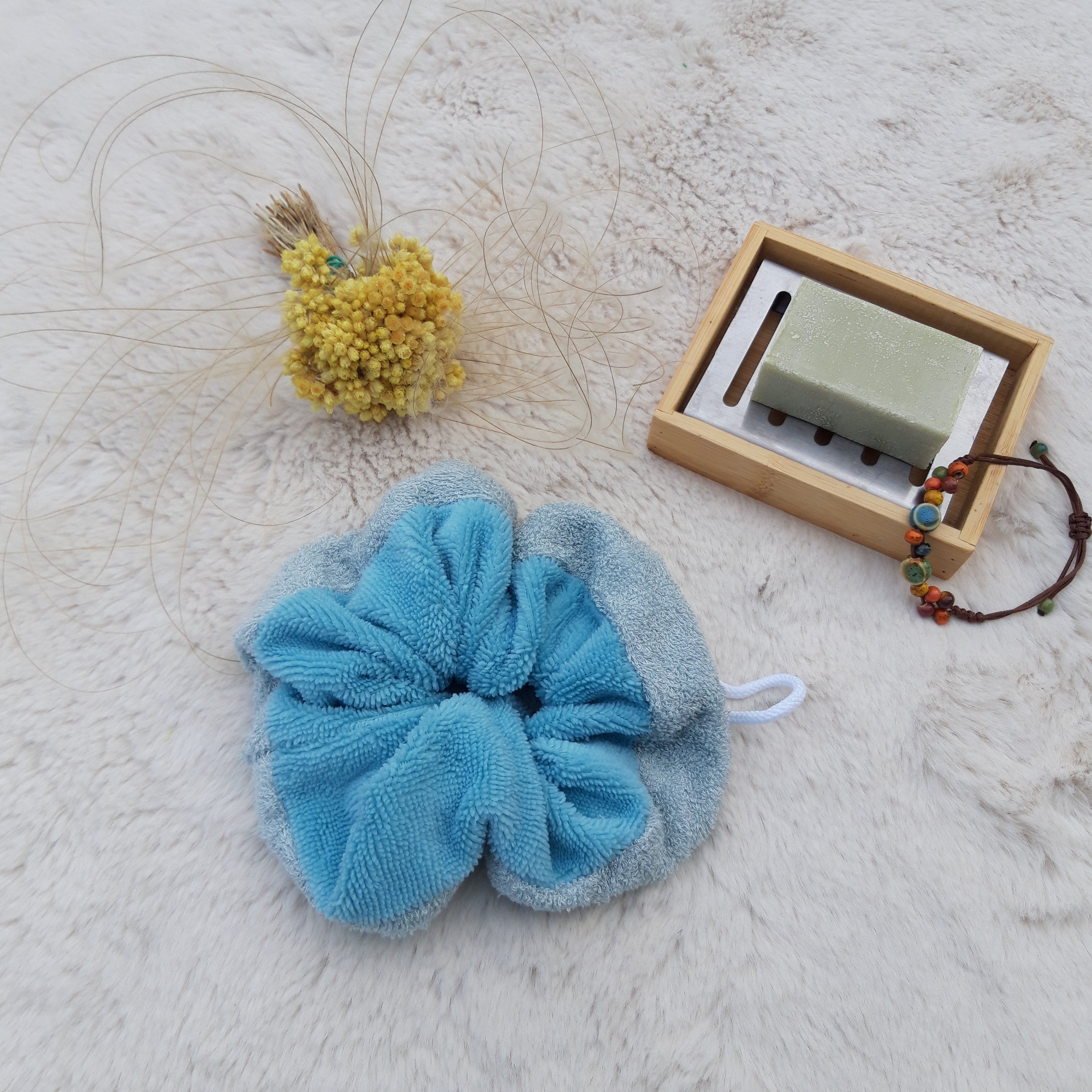 Fleur de douche bleue claire et bleue