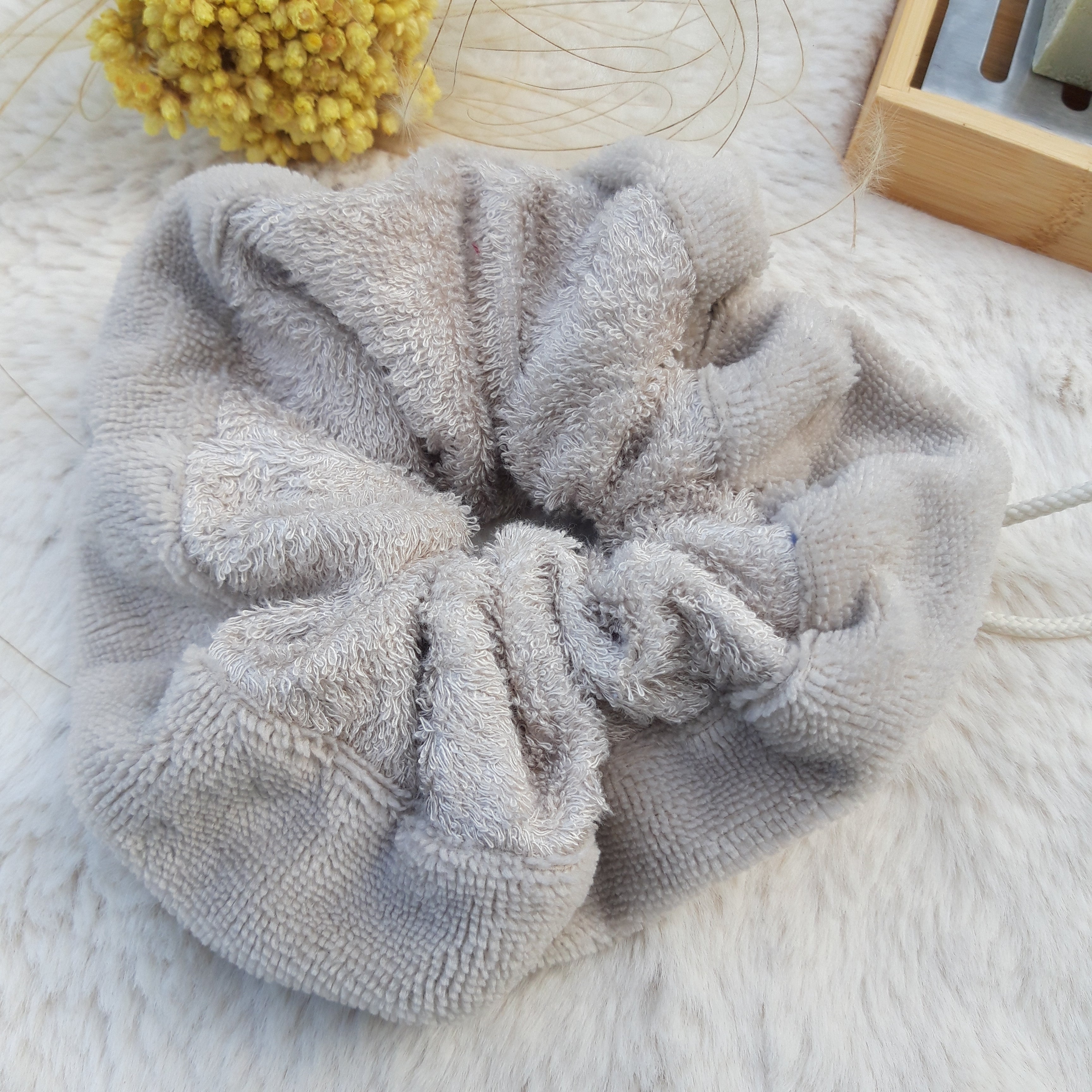 Fleur de douche beige et beige