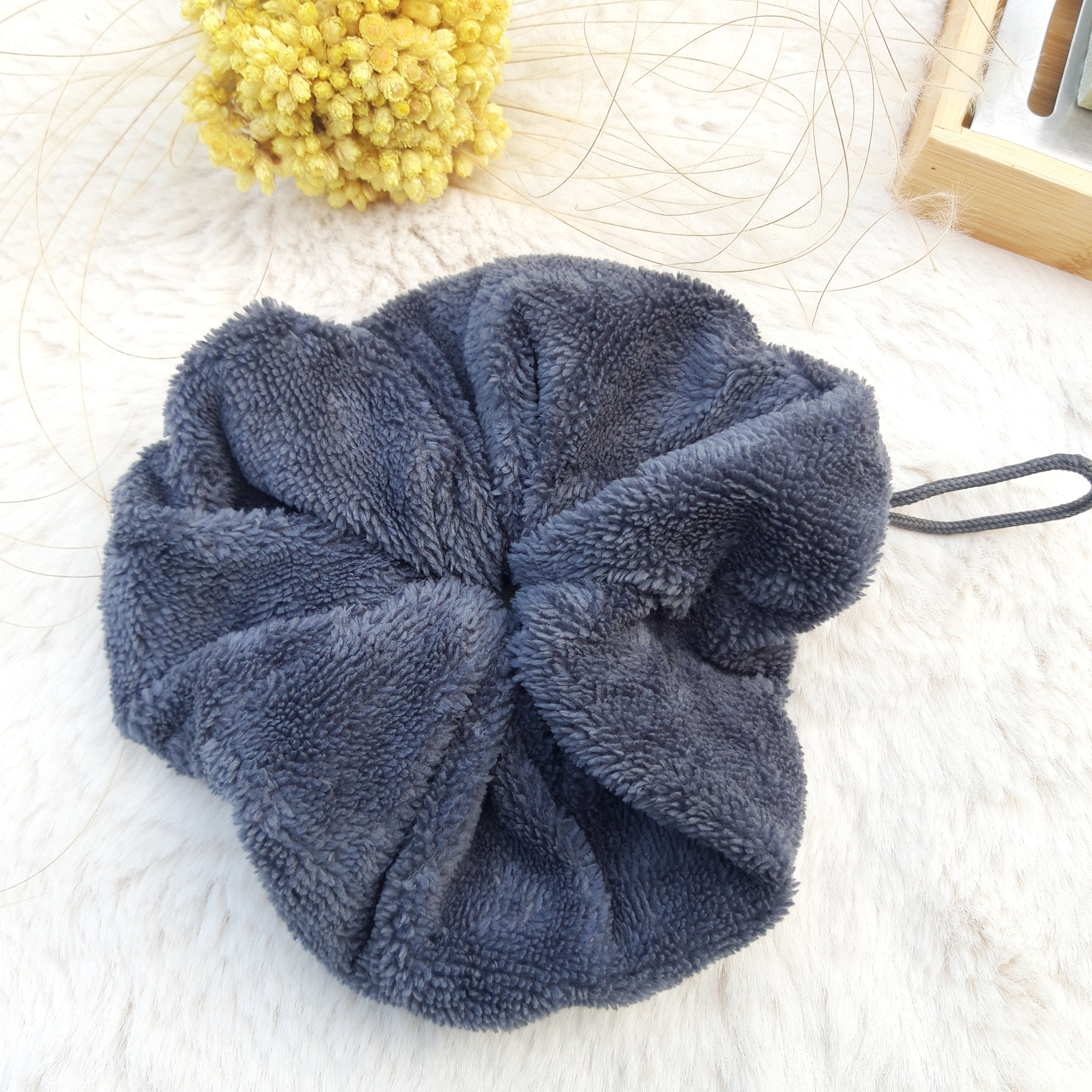 Fleur de douche grise