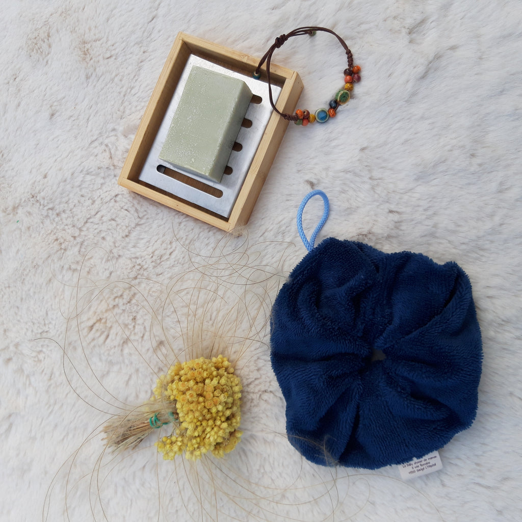 Fleur de douche bleue marine