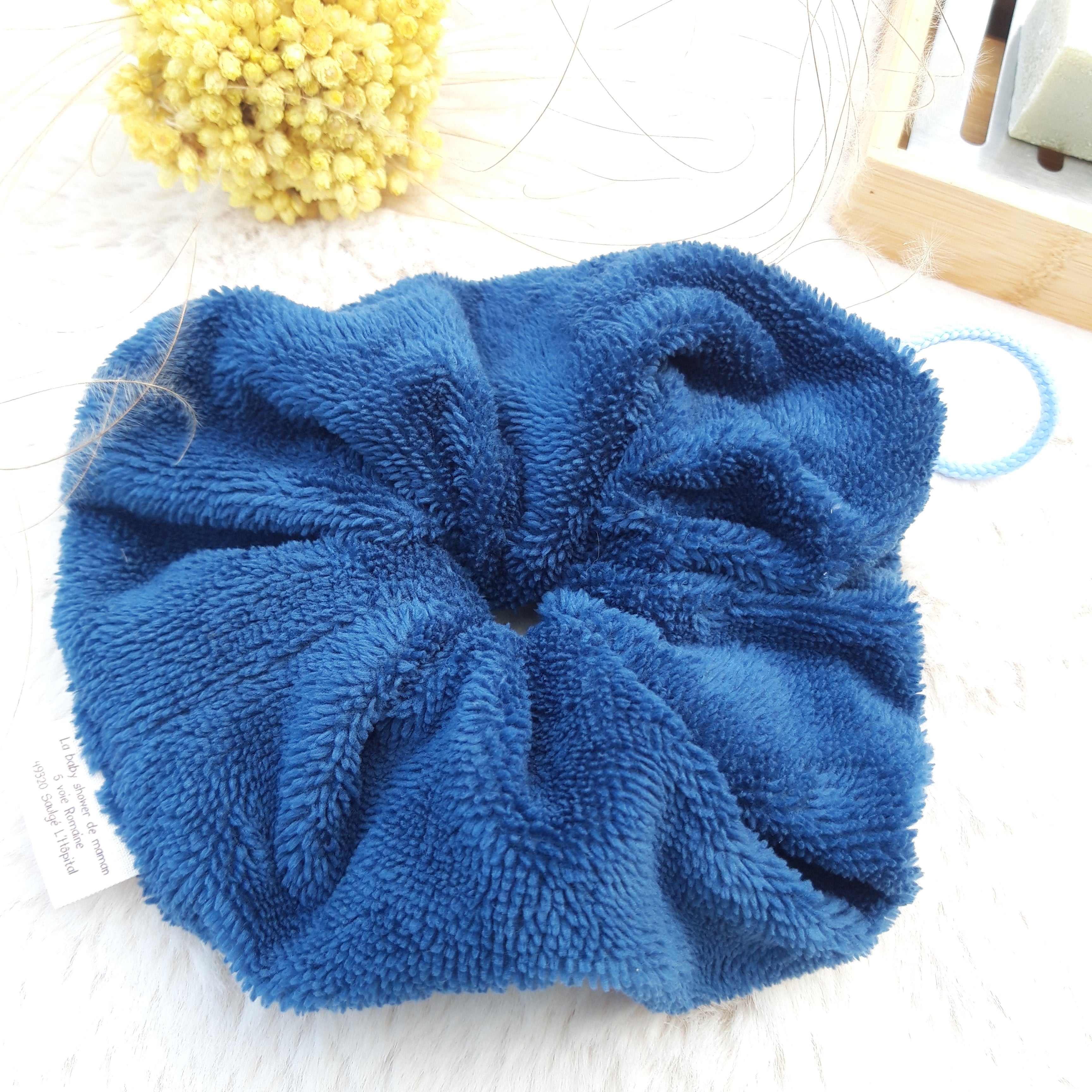 Fleur de douche bleue marine