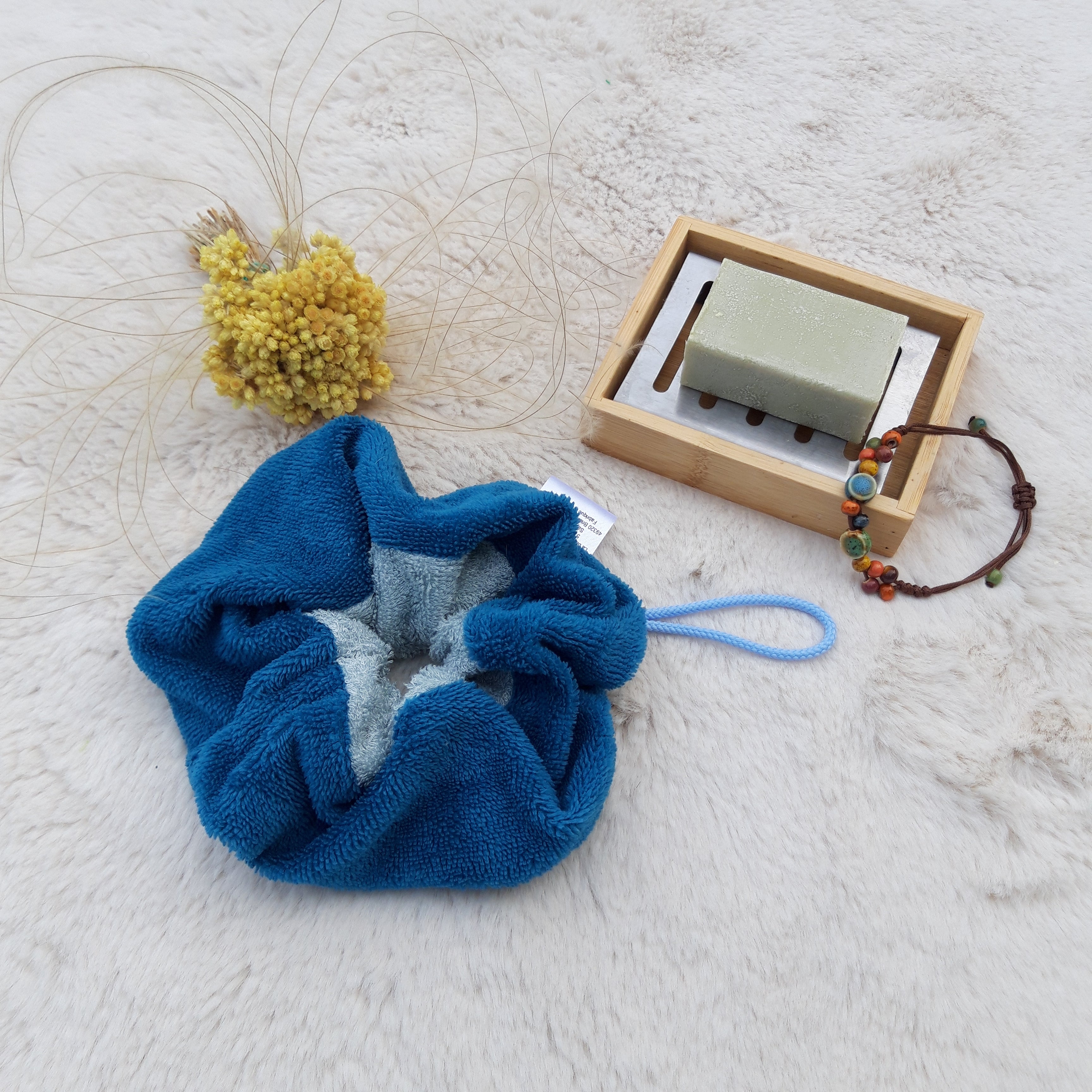 Fleur de douche bleue canard et bleue claire