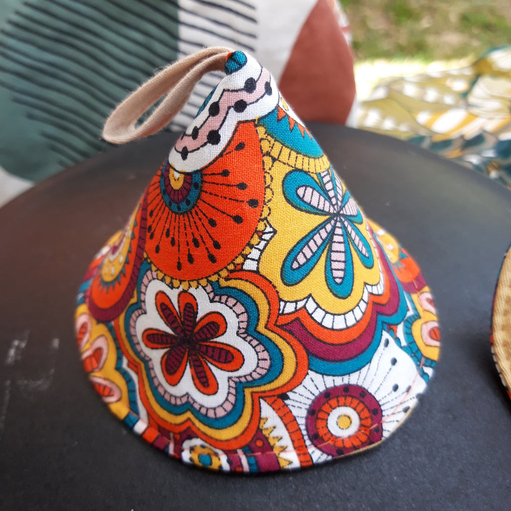 Manique conique pour fait-tout en fonte résistante à la chaleur Fleurie orange