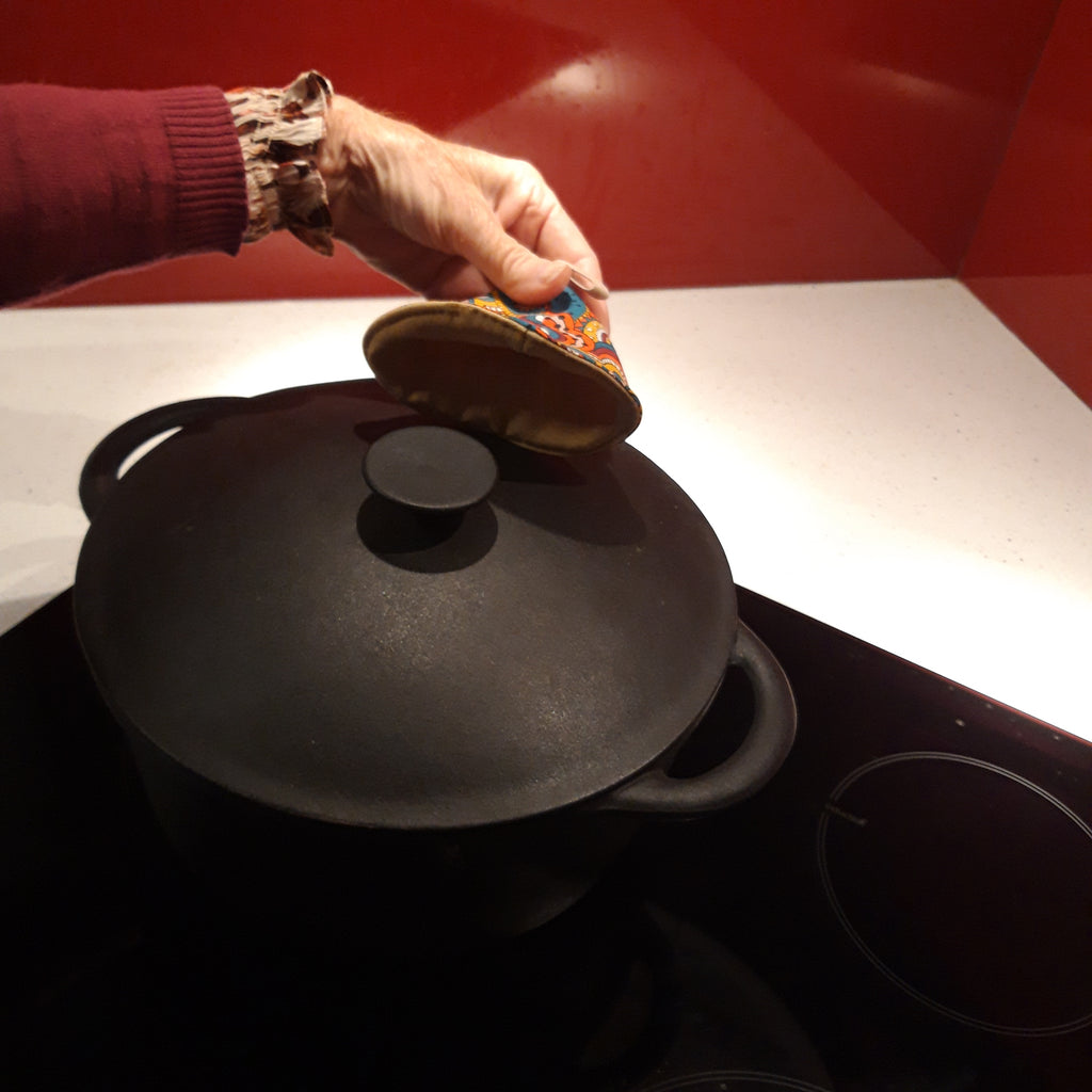 Manique conique pour fait-tout en fonte résistante à la chaleur Fleurie orange