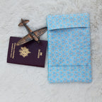 Protège passeport bleu géométrique