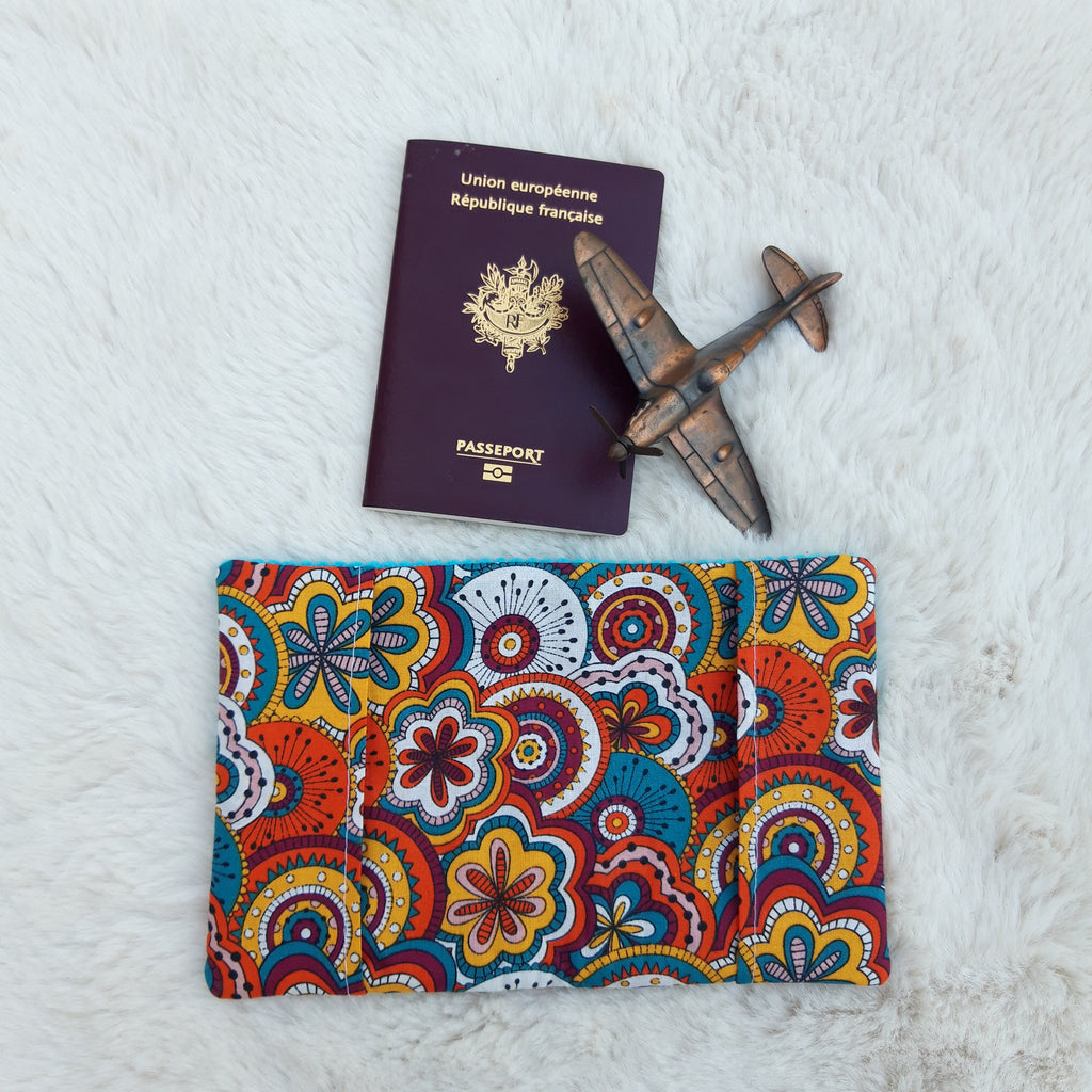 Protège passeport bleu et mandala
