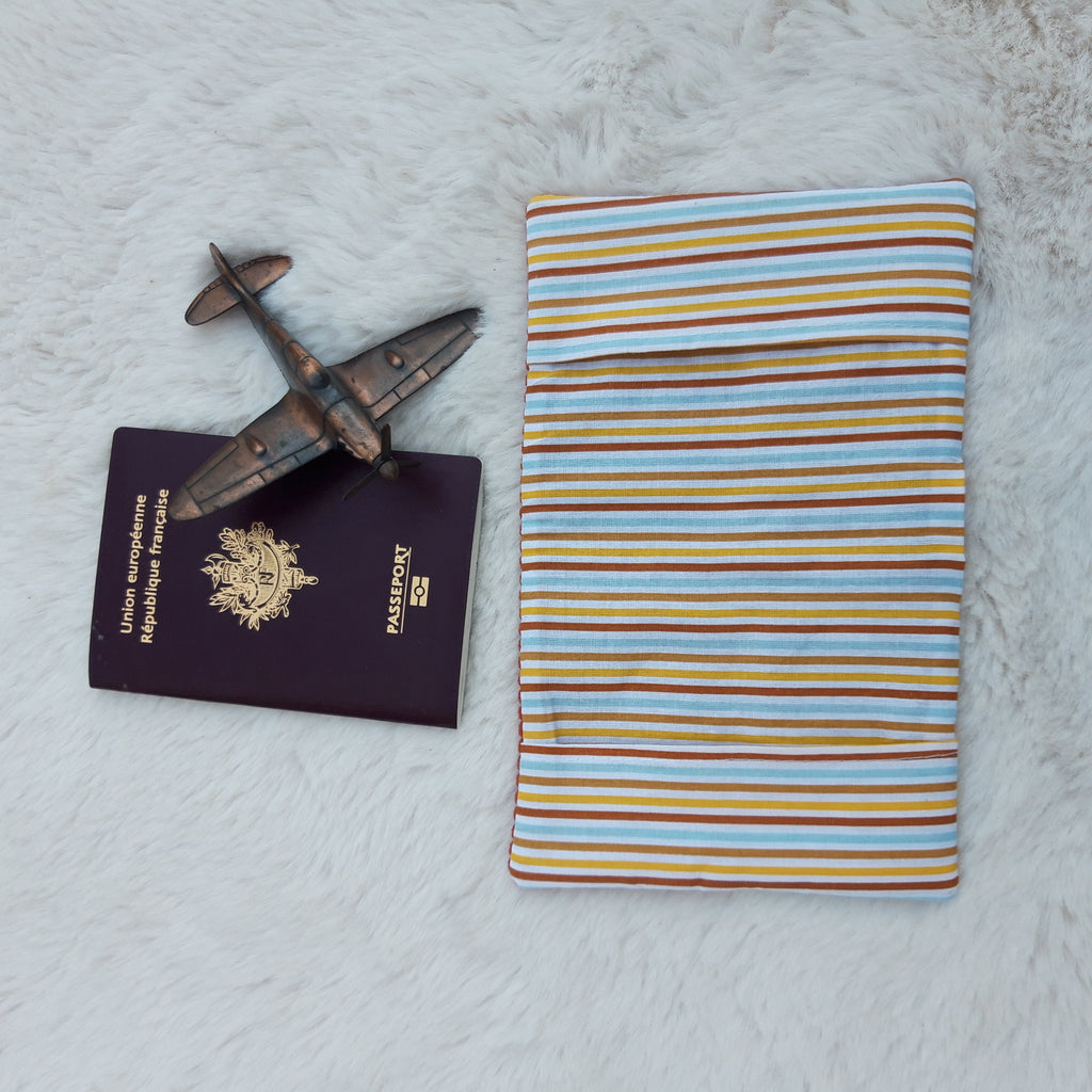 Protège passeport marron à rayures