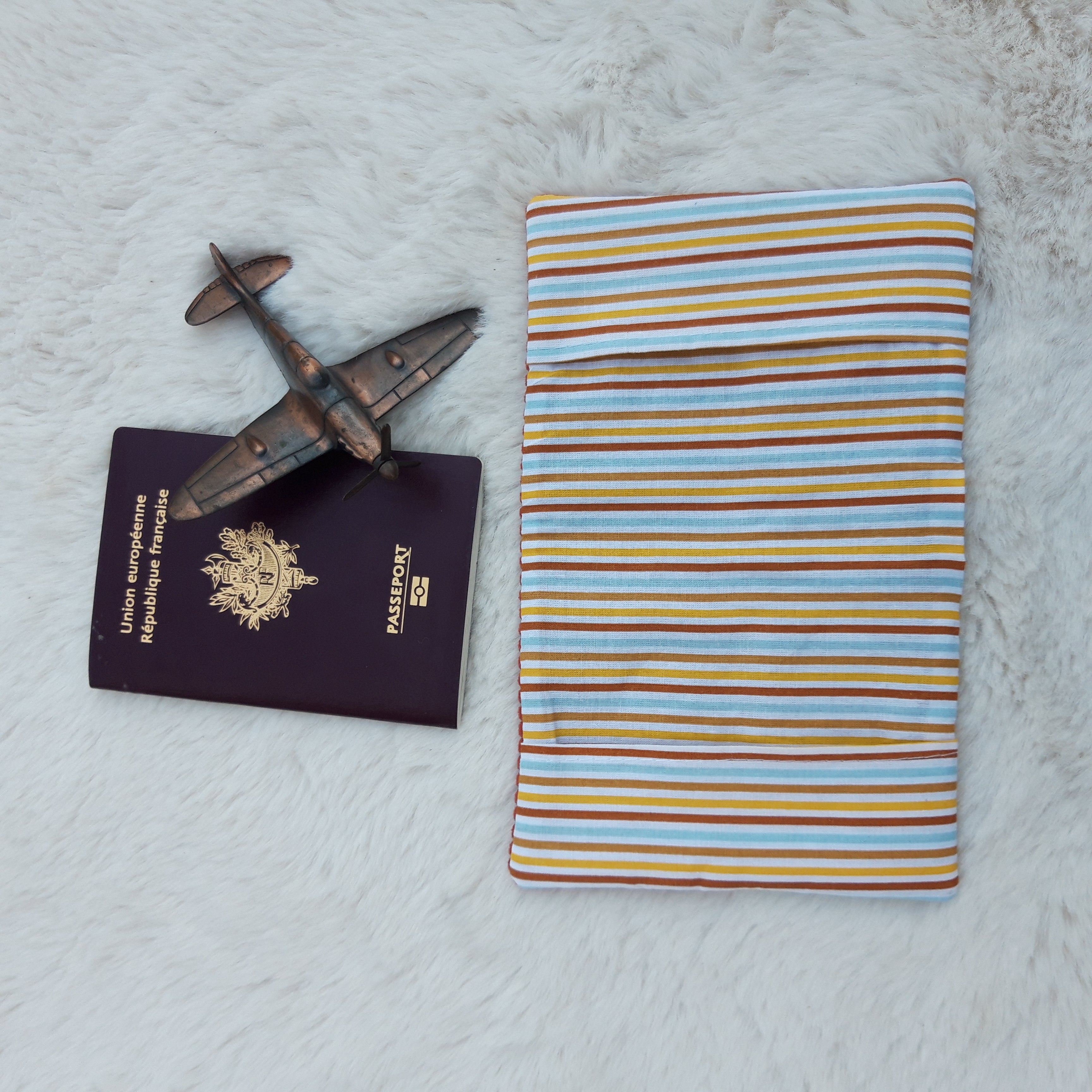 Protège passeport marron à rayures