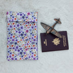 Protège passeport violet avec petites fleurs