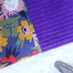 Protège passeport violet avec fleurs moutarde