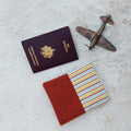 Protège passeport marron à rayures