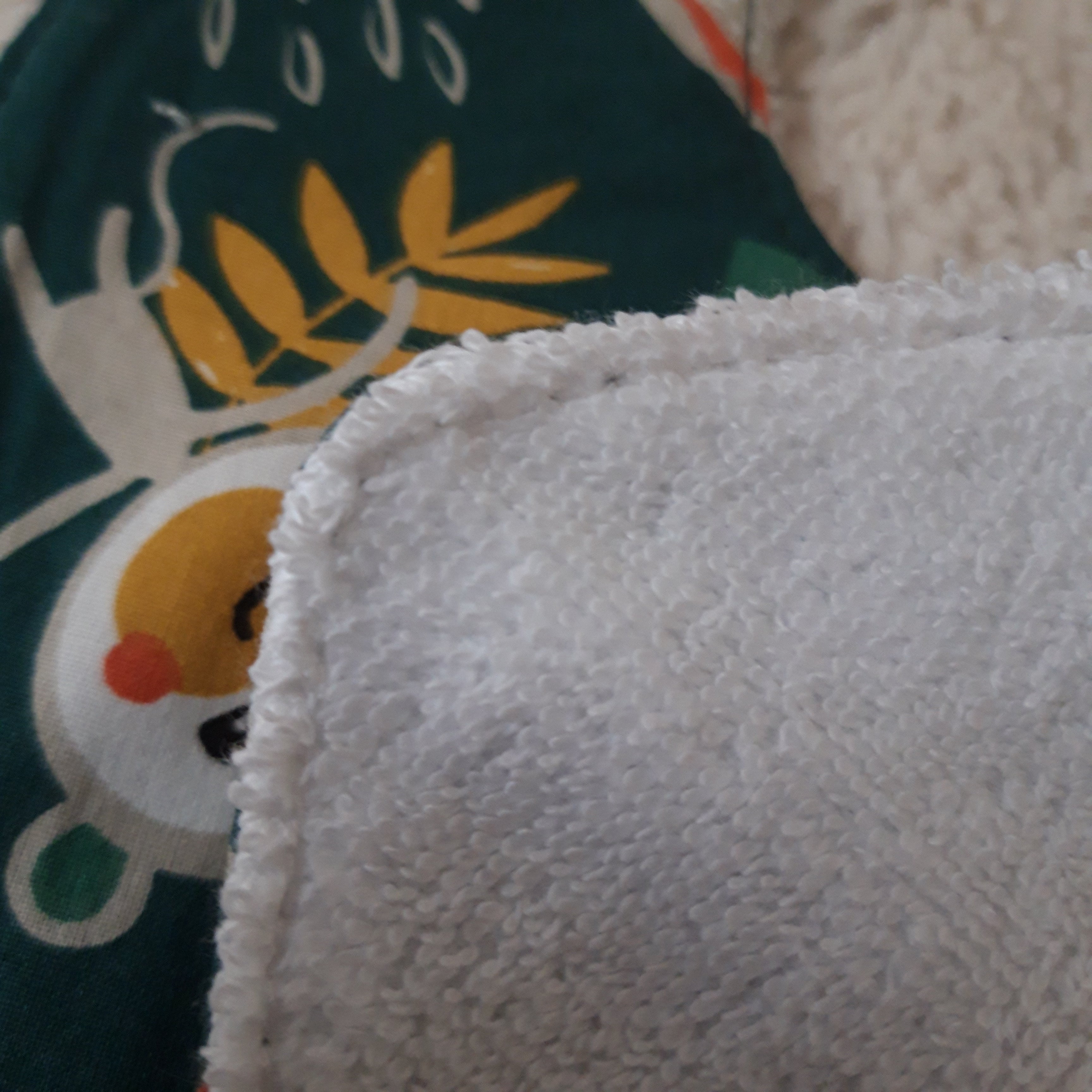 bavoir-bebe-bandana-eponge-coton-pression-baby-shower-maman-jungle-blanc