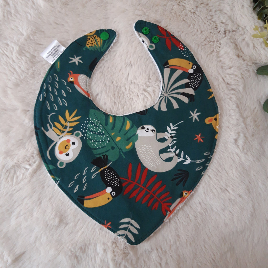bavoir-bebe-bandana-eponge-coton-pression-baby-shower-maman-jungle-blanc