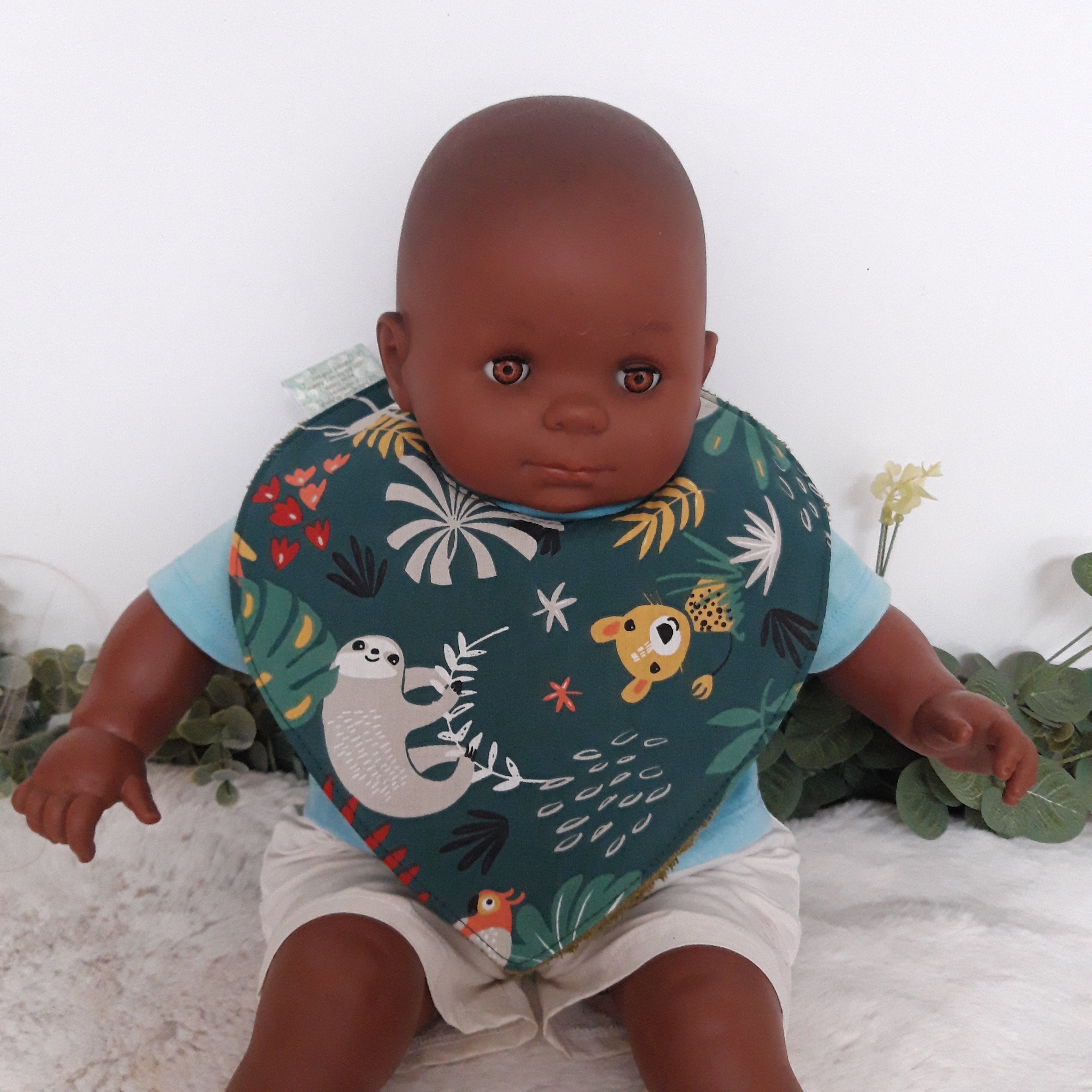 bavoir-bebe-bandana-eponge-coton-pression-baby-shower-maman-jungle-blanc