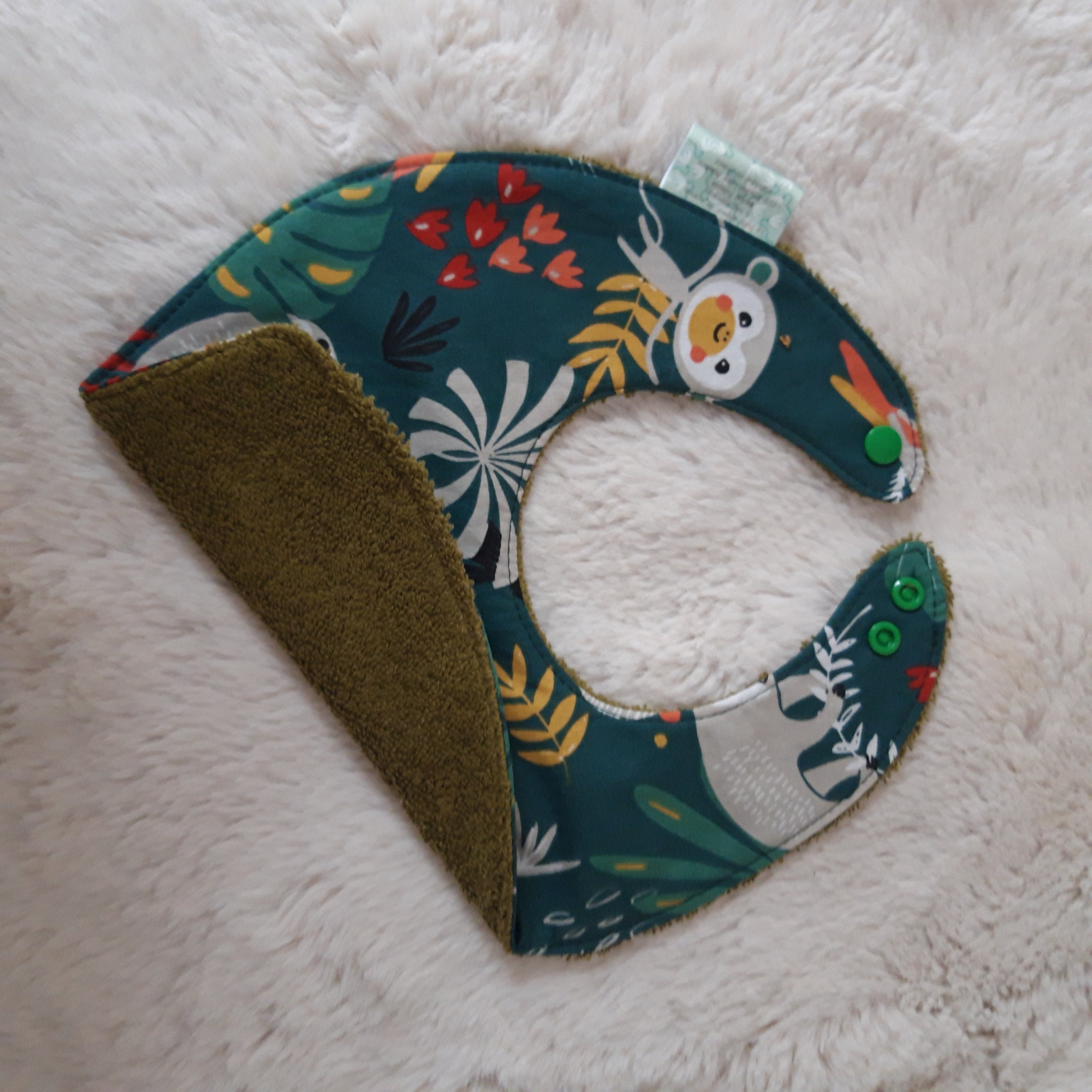 bavoir-bebe-bandana-eponge-coton-pression-baby-shower-maman-jungle-vert