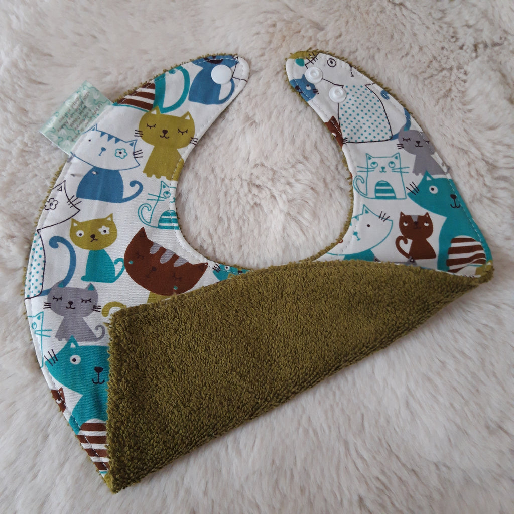 Bavoir bandana - Chats colorés - coton vert