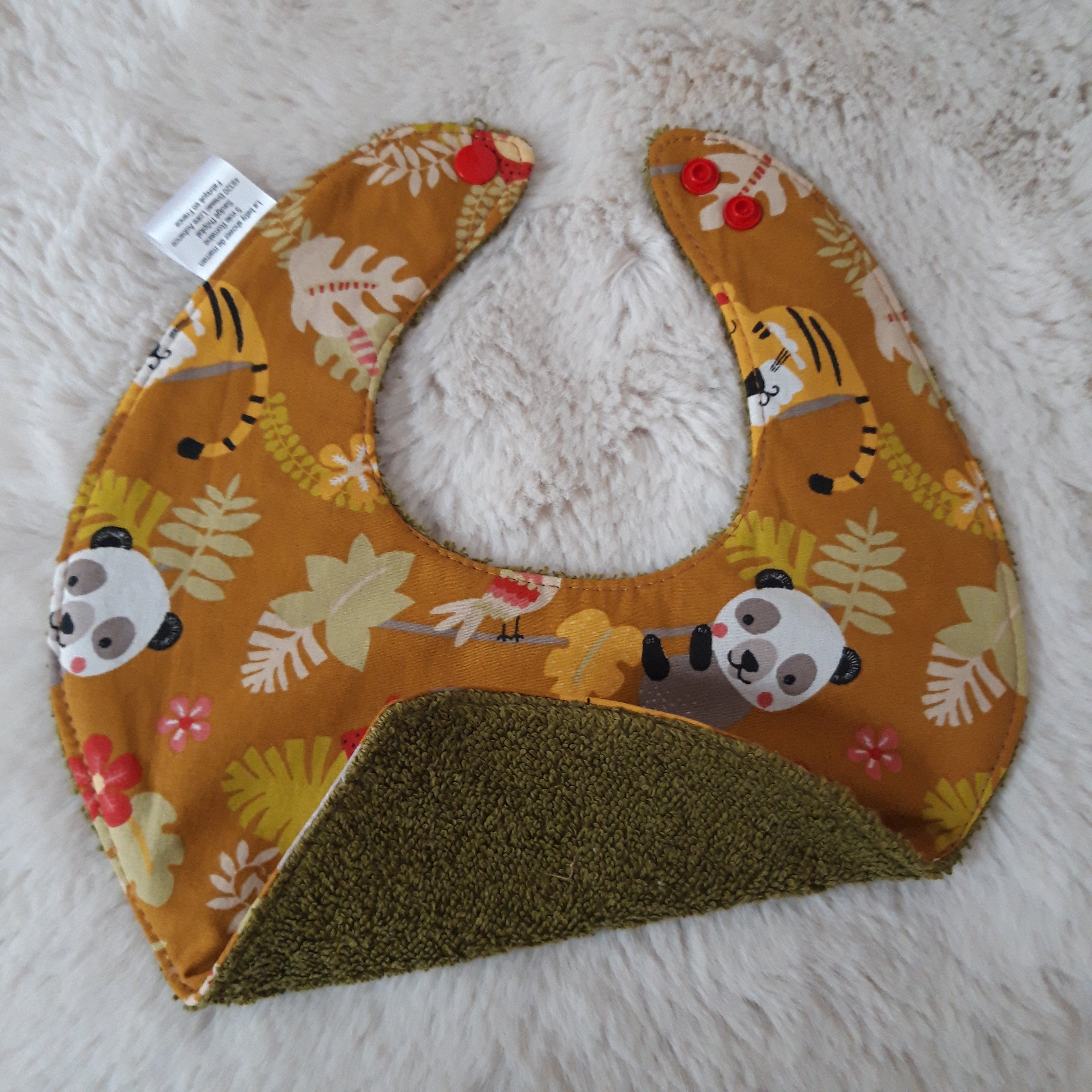 bavoir-bebe-bandana-eponge-coton-pression-baby-shower-maman savane